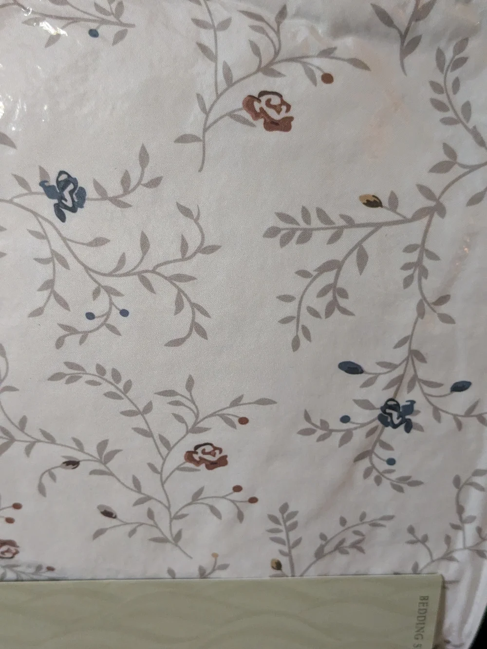 White Floral Ruffled Full Size Comforter Set  NIB